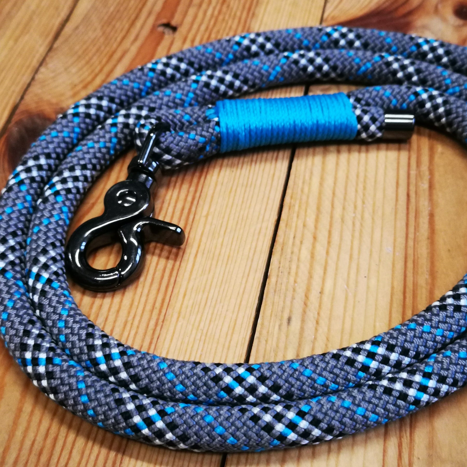 Grey and Blue Tartan Rope Dog Lead - The Mewstone Candle Co