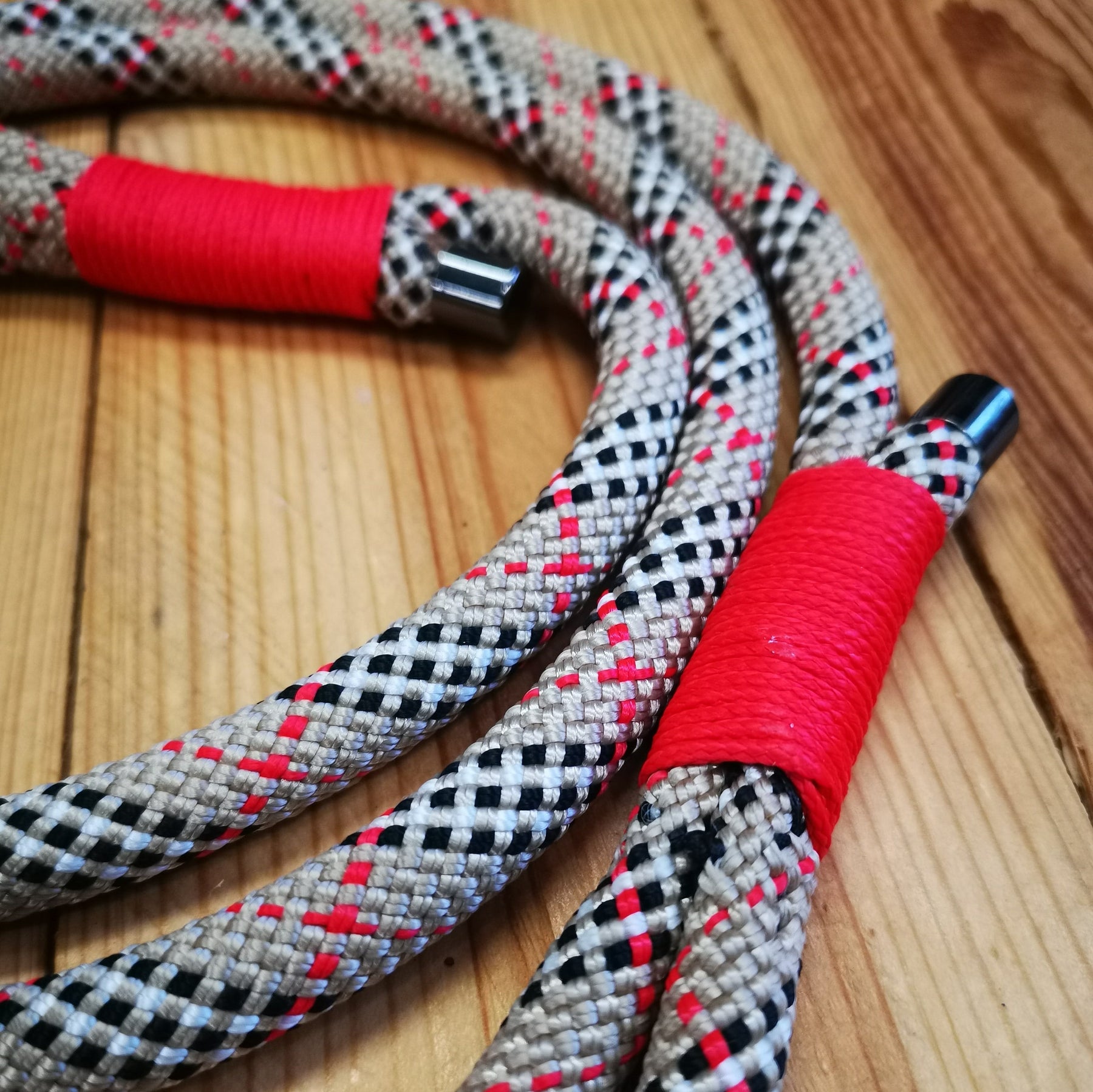 Taupe, Red and Black Tartan Rope Dog Lead - The Mewstone Candle Co